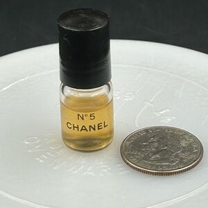 CHANEL No. 5 Miniature Perfume with Black Cap